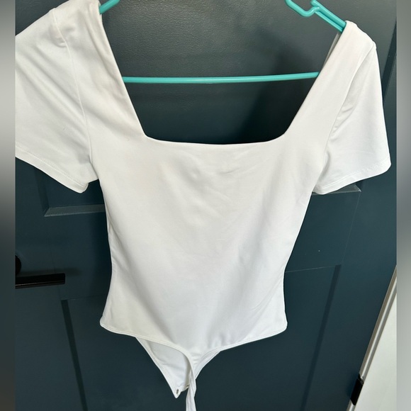 Aritzia Babaton White Squareneck Contour Shortsleeve Bodysuit - Picture 2 of 6